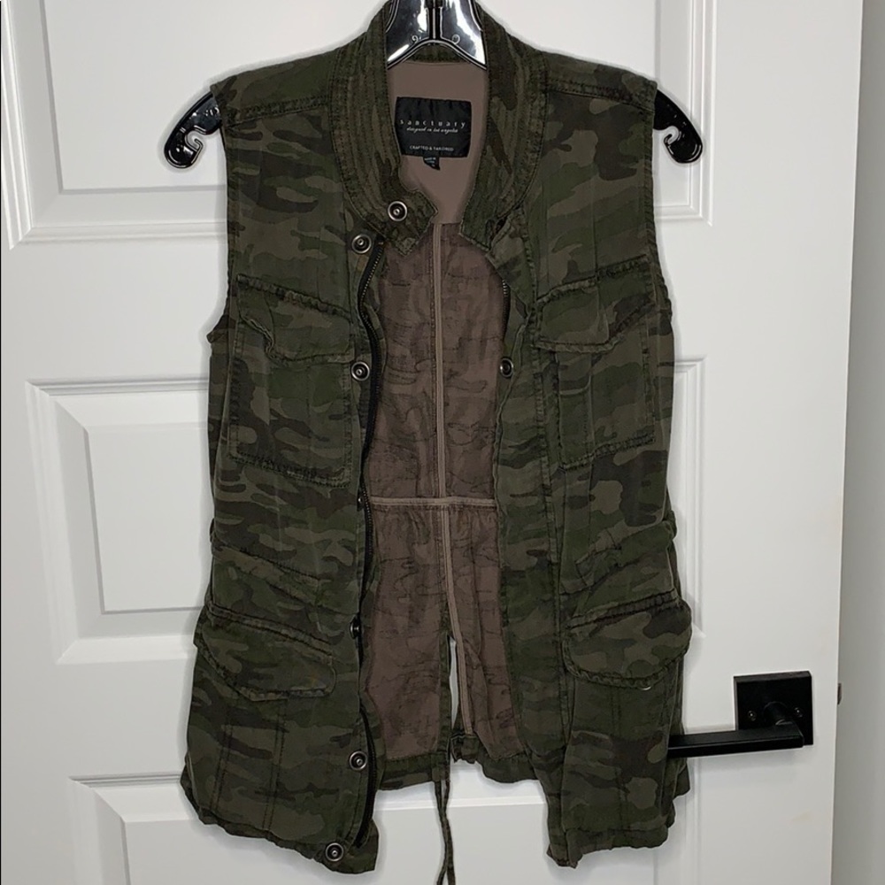 Sanctuary camo vest